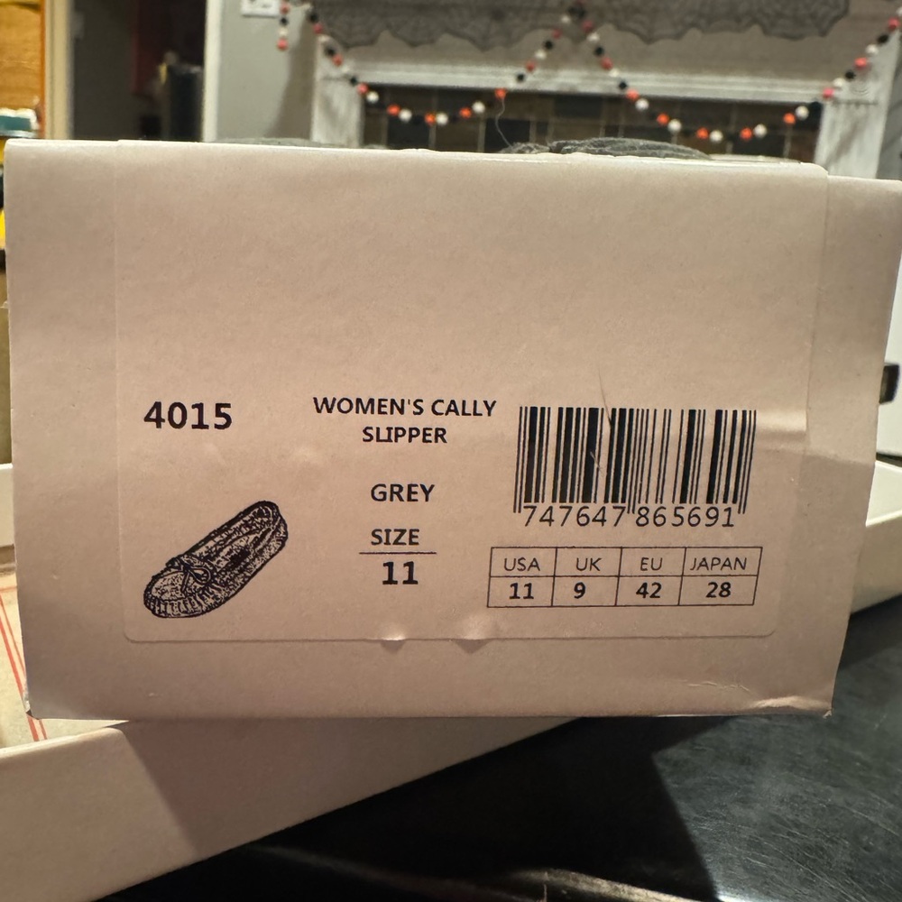 Minnetonka Women's Cally Slipper - Gray - Picture 10 of 12